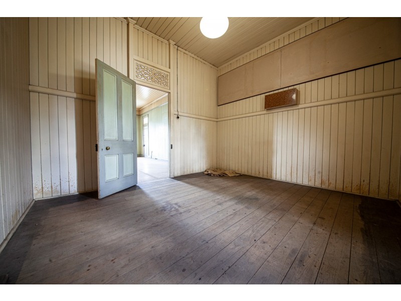 14 Blackstone Road, Newtown QLD 4305