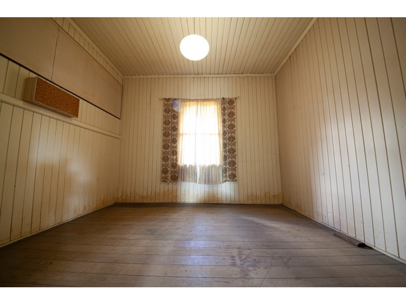 14 Blackstone Road, Newtown QLD 4305