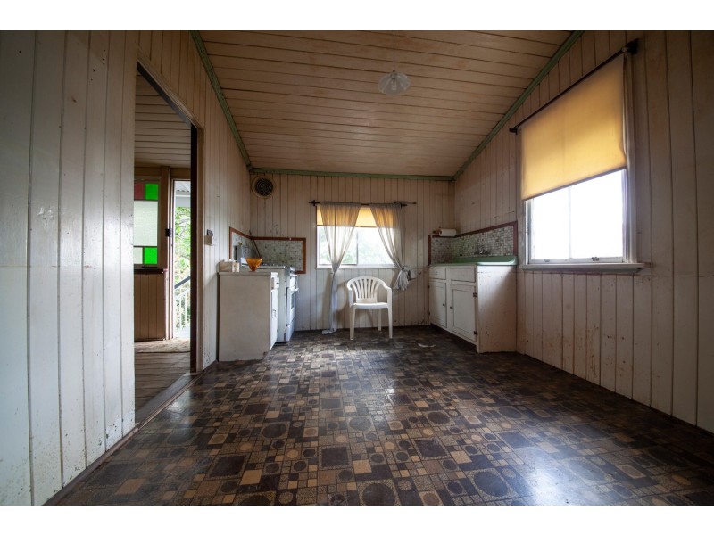 14 Blackstone Road, Newtown QLD 4305