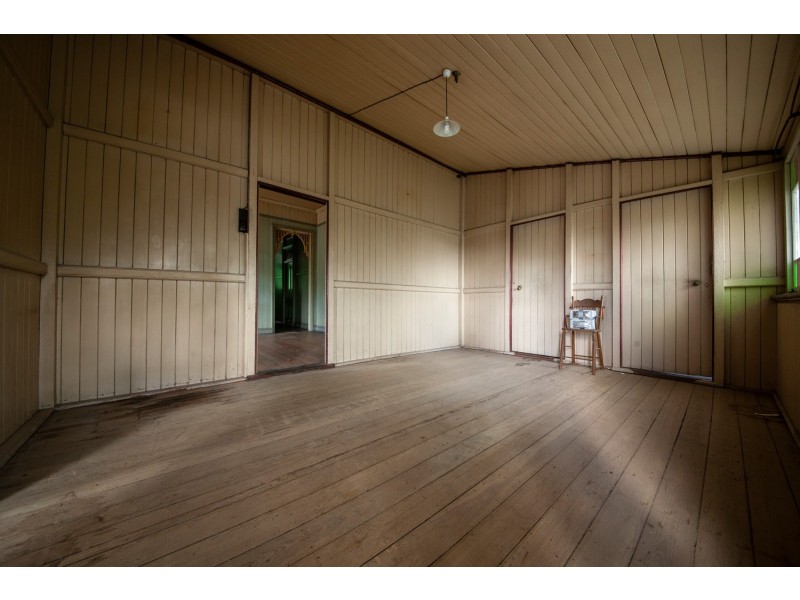 14 Blackstone Road, Newtown QLD 4305