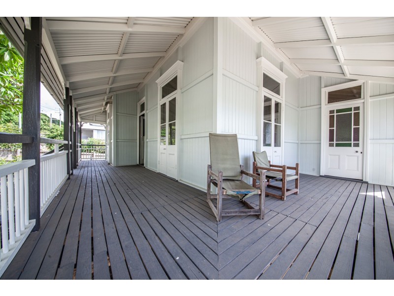 14 Blackstone Road, Newtown QLD 4305