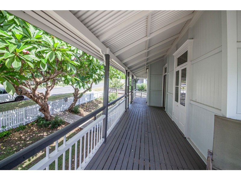 14 Blackstone Road, Newtown QLD 4305