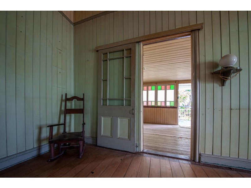 14 Blackstone Road, Newtown QLD 4305