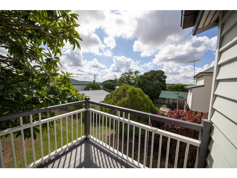 14 Blackstone Road, Newtown QLD 4305