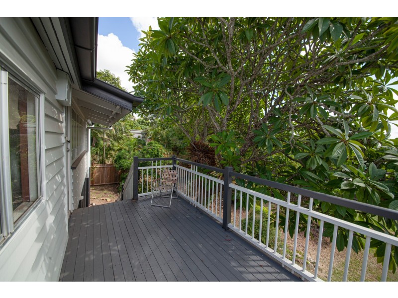 14 Blackstone Road, Newtown QLD 4305