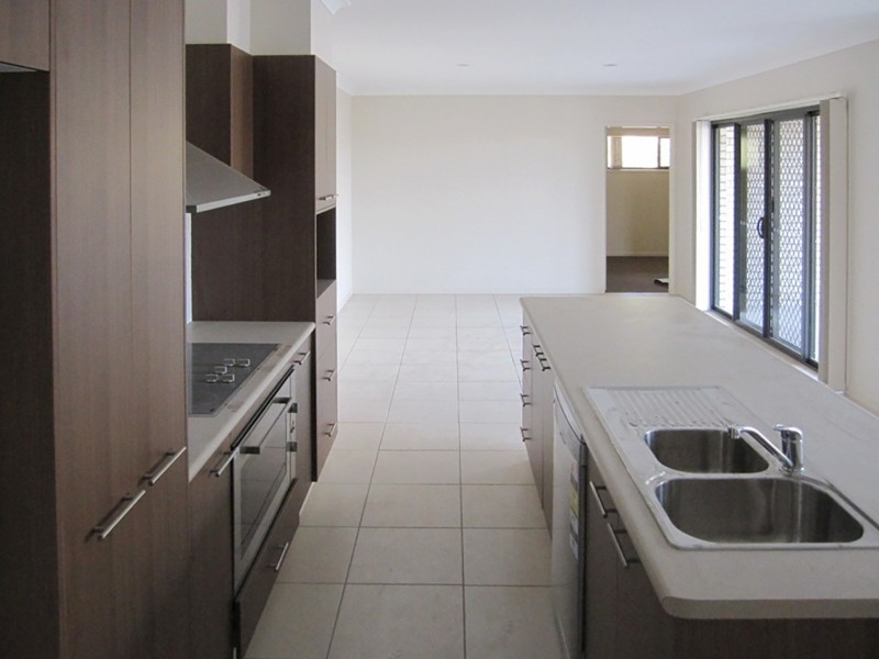 5 Kate Court, Chuwar QLD 4306