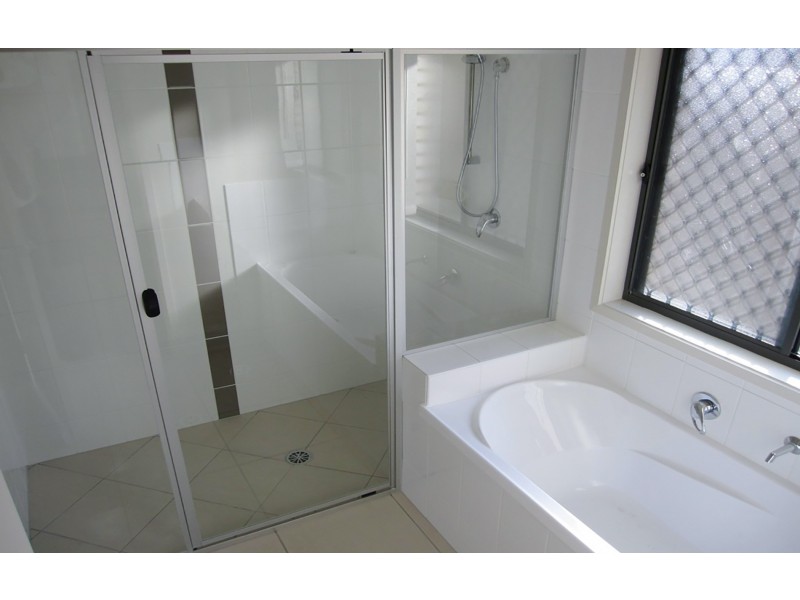 5 Kate Court, Chuwar QLD 4306