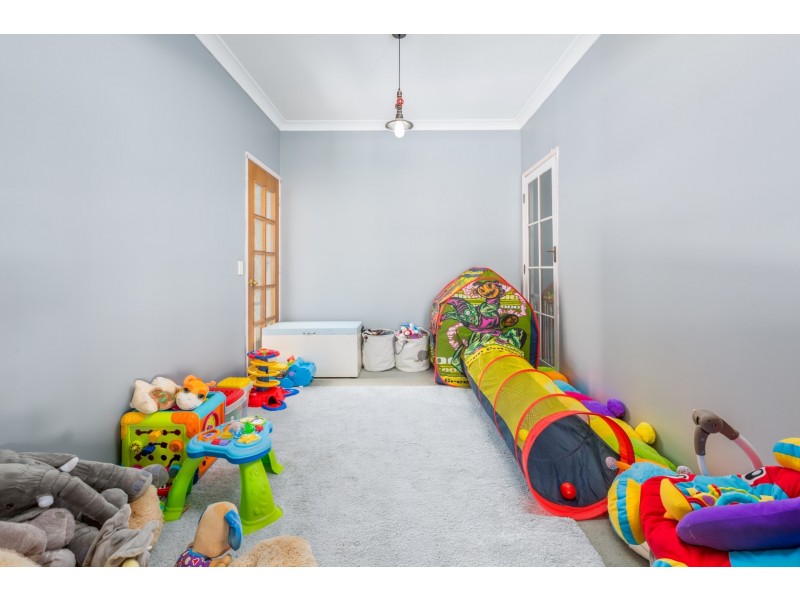 8 OAK STREET, Brightview QLD 4311
