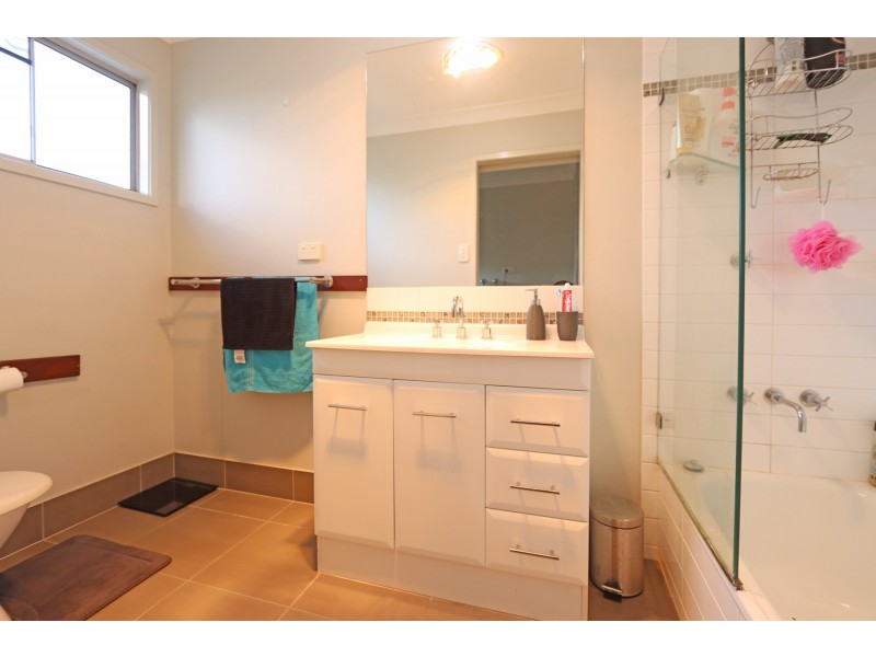 27 LOGAN STREET, North Booval QLD 4304