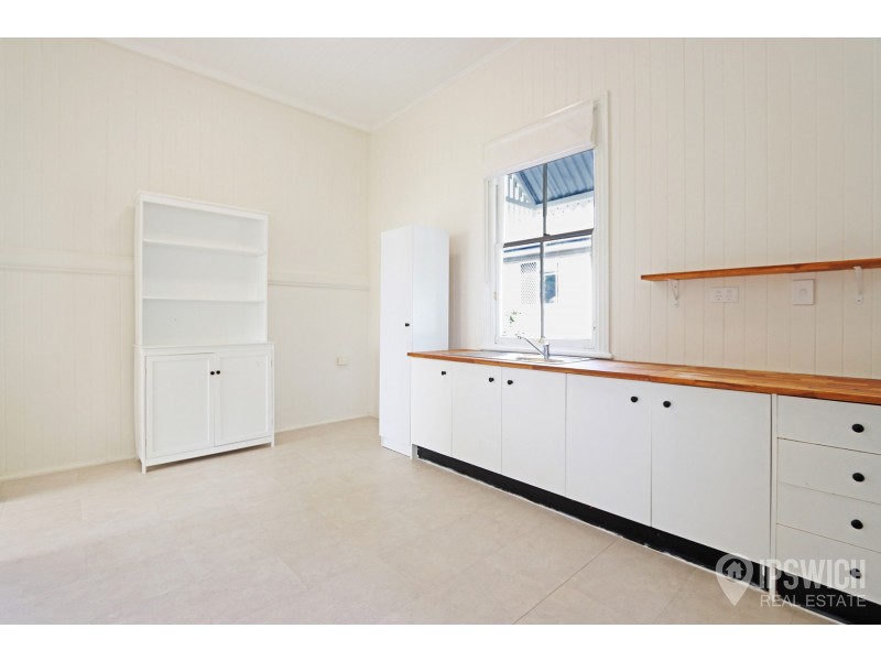 25 THOMPSON STREET, Silkstone QLD 4304