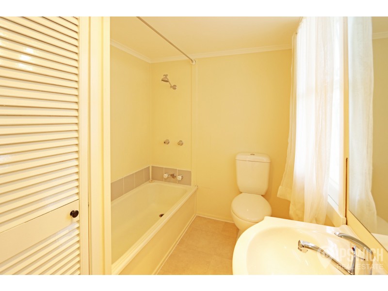 25 THOMPSON STREET, Silkstone QLD 4304