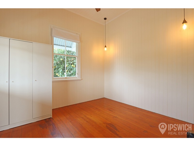 25 THOMPSON STREET, Silkstone QLD 4304