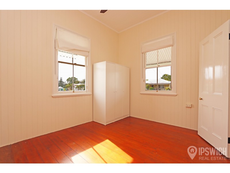 25 THOMPSON STREET, Silkstone QLD 4304