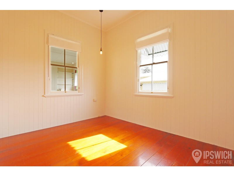 25 THOMPSON STREET, Silkstone QLD 4304