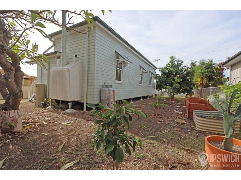 25 THOMPSON STREET, Silkstone QLD 4304