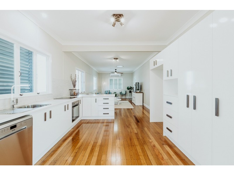 6 BRIGGS ROAD, Eastern Heights QLD 4305