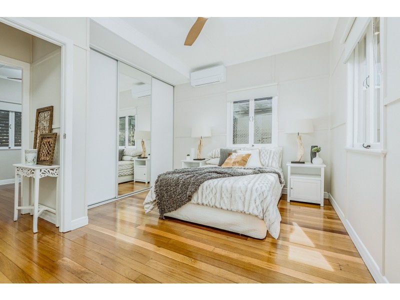 6 BRIGGS ROAD, Eastern Heights QLD 4305