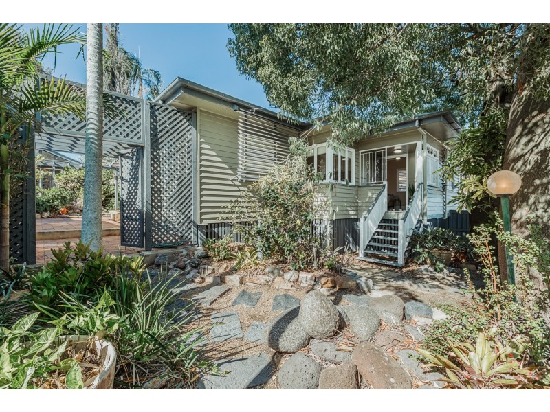 6 BRIGGS ROAD, Eastern Heights QLD 4305