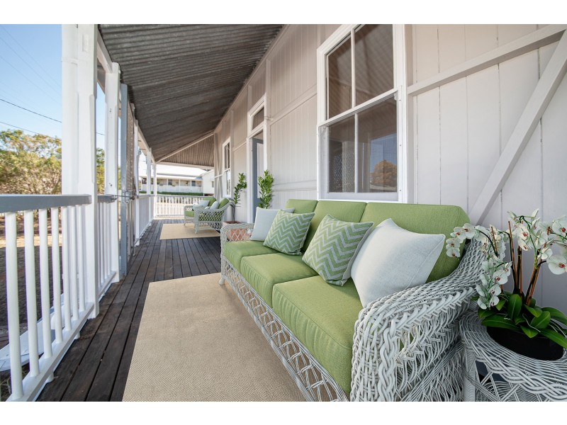 38 Blackstone Road, Newtown QLD 4305