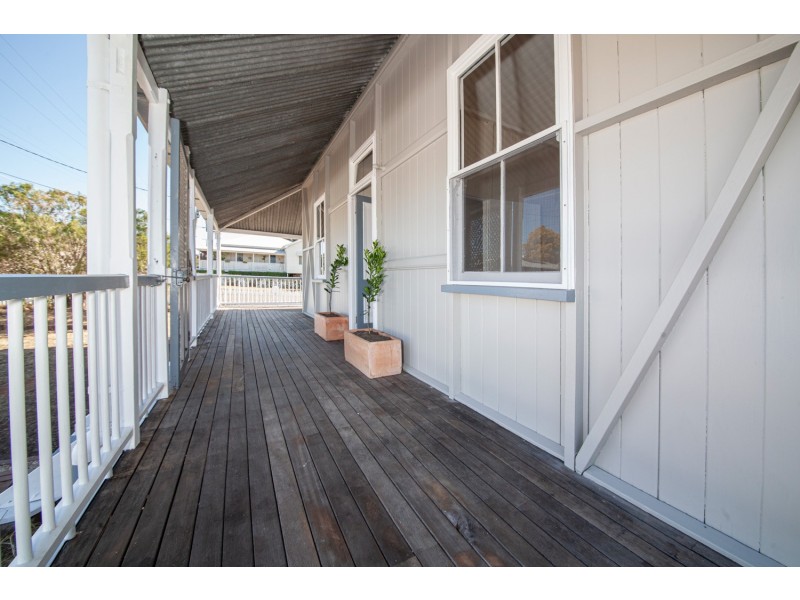 38 Blackstone Road, Newtown QLD 4305