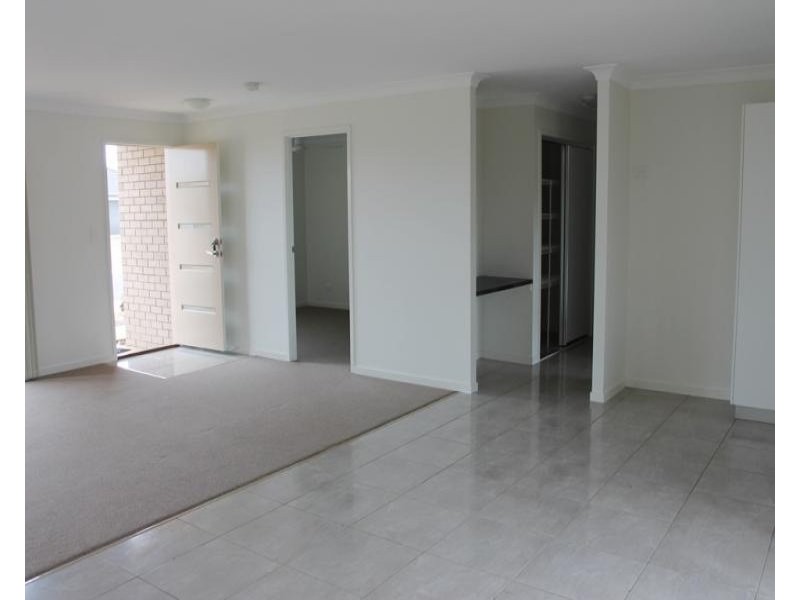 2/8 Tawney Street, Lowood QLD 4311