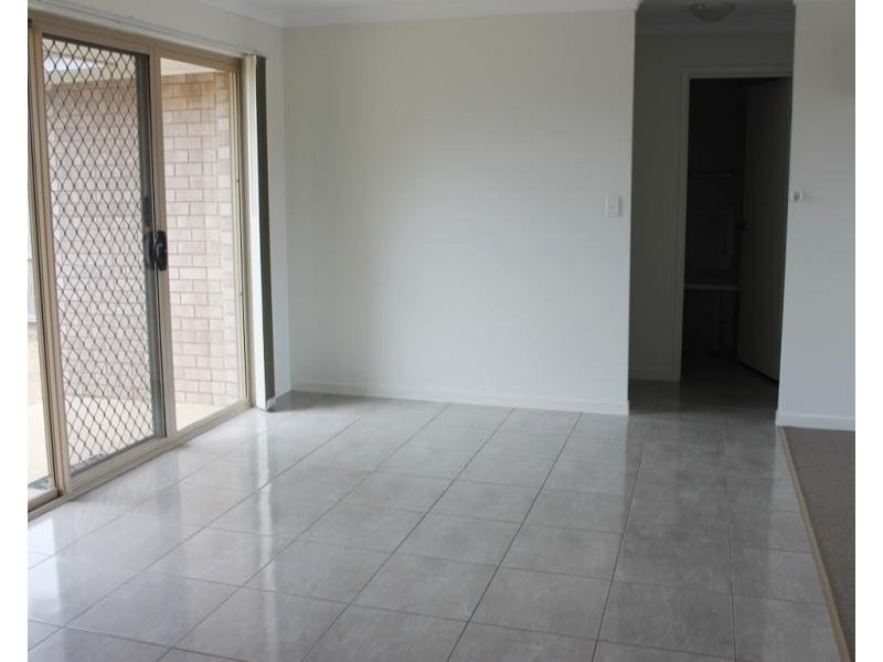 2/8 Tawney Street, Lowood QLD 4311