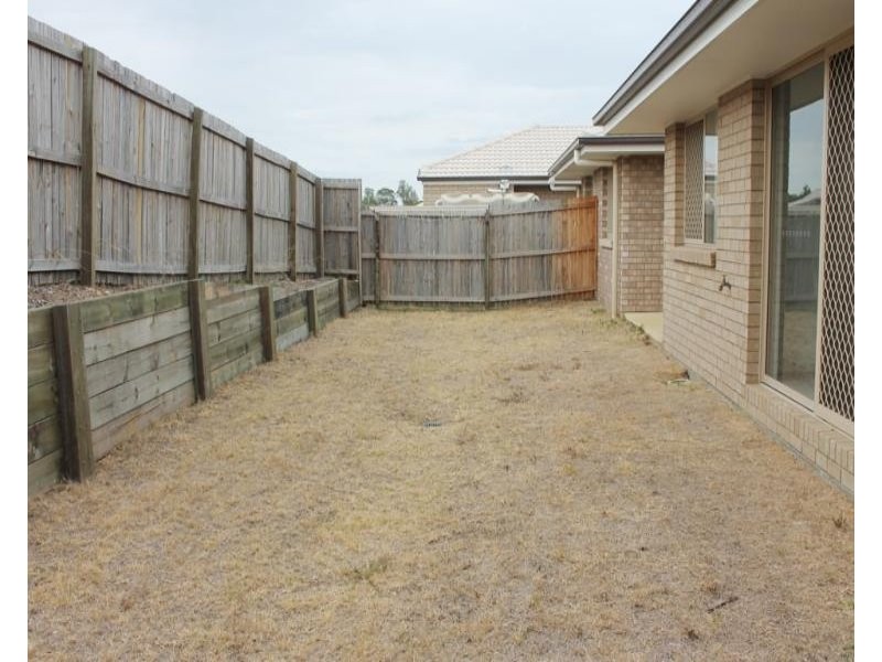 2/8 Tawney Street, Lowood QLD 4311