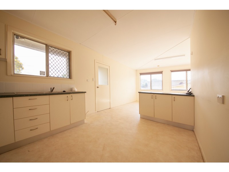 4 LINDSAY STREET, Bundamba QLD 4304