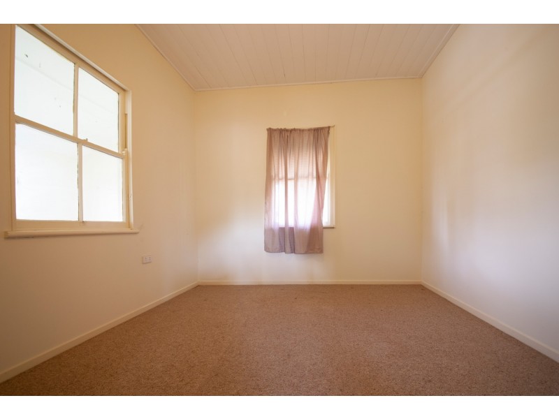 4 LINDSAY STREET, Bundamba QLD 4304