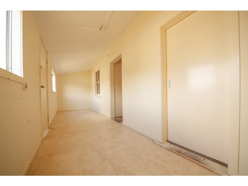 4 LINDSAY STREET, Bundamba QLD 4304