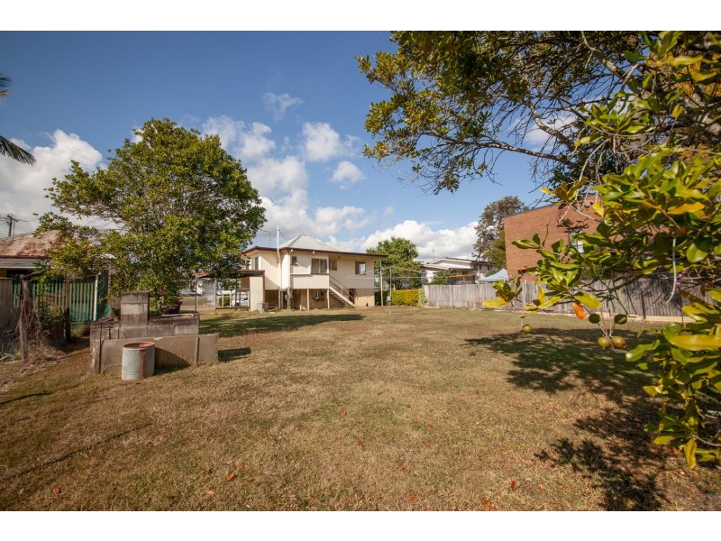 4 LINDSAY STREET, Bundamba QLD 4304