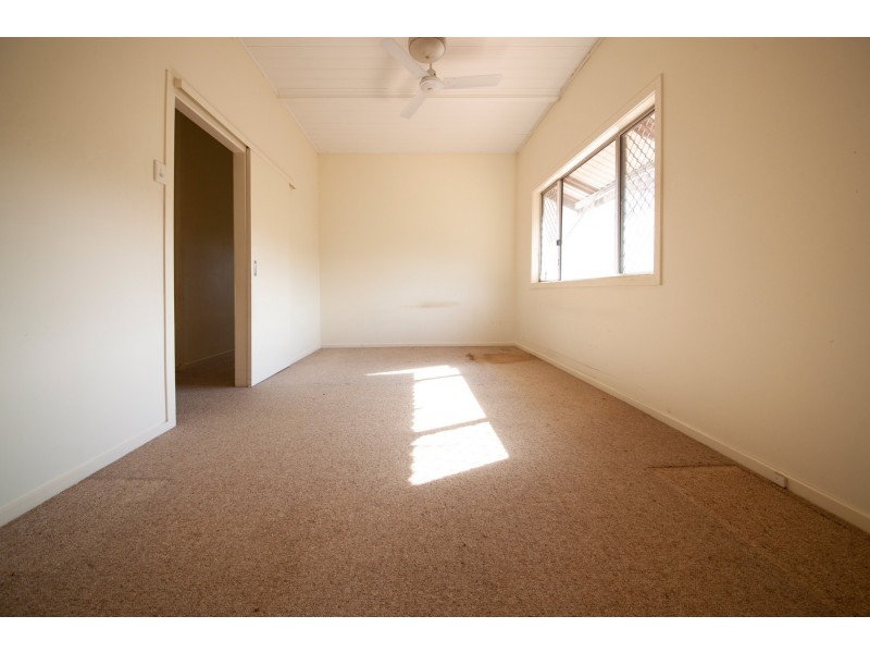 4 LINDSAY STREET, Bundamba QLD 4304