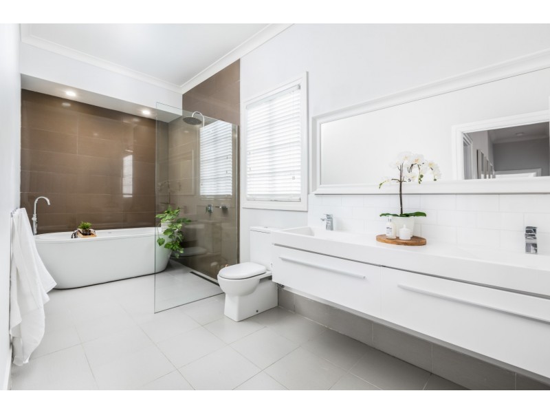 79 GLEBE ROAD, Silkstone QLD 4304