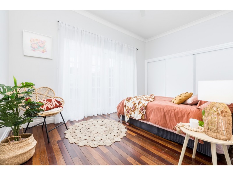 79 GLEBE ROAD, Silkstone QLD 4304