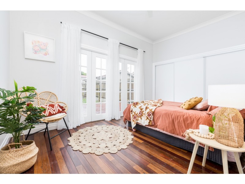79 GLEBE ROAD, Silkstone QLD 4304