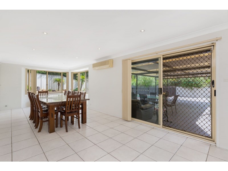8 White Way, Casula NSW 2170