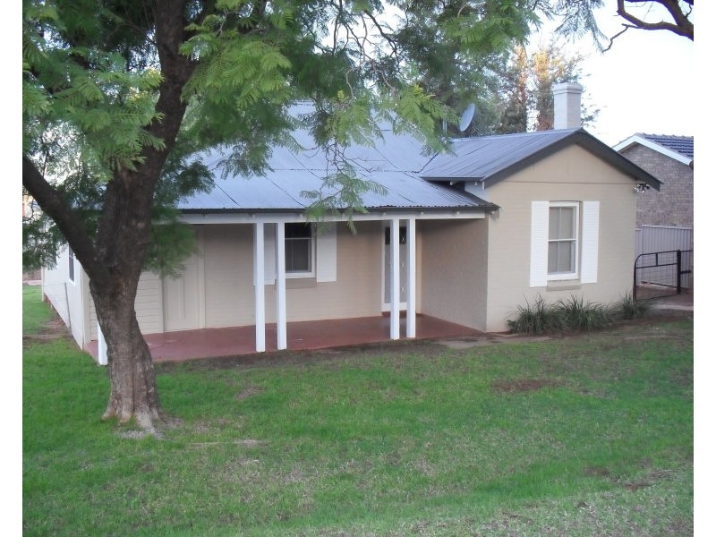 18 Cypress St, Leeton NSW 2705