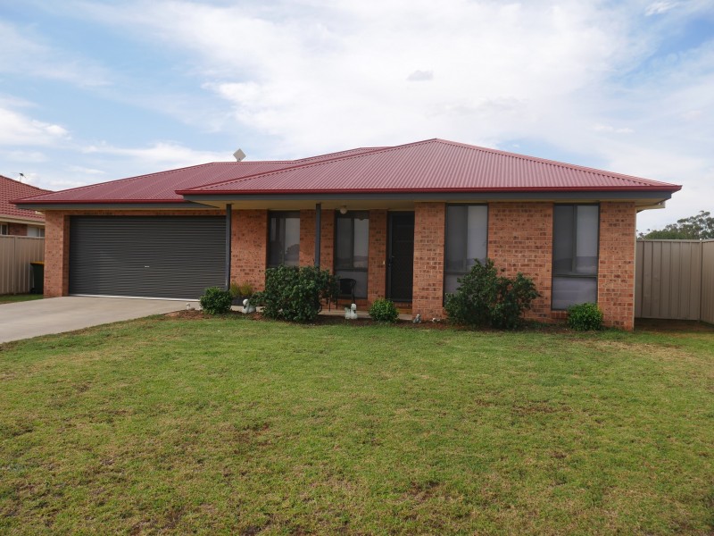 16 Golf Club Drive, Leeton NSW 2705