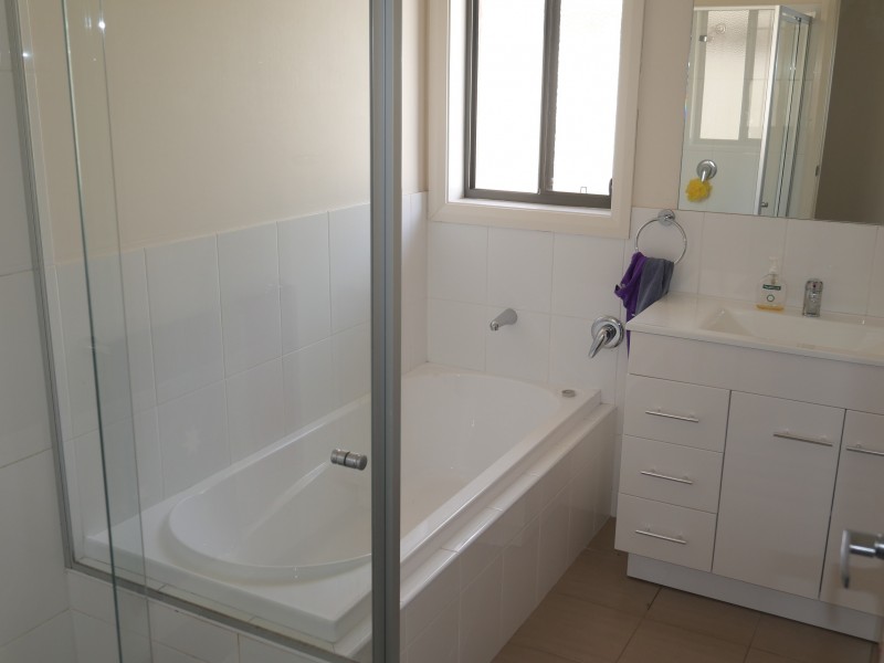 16 Golf Club Drive, Leeton NSW 2705