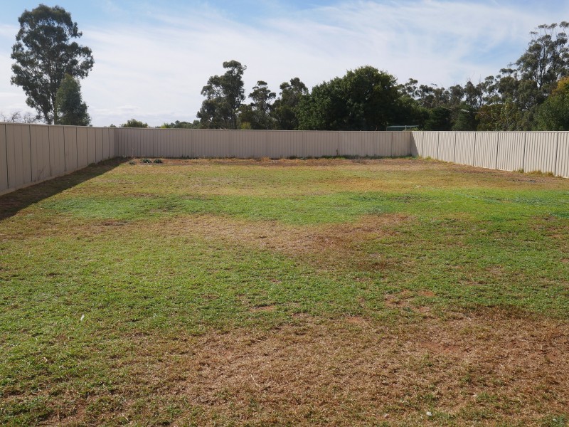 16 Golf Club Drive, Leeton NSW 2705