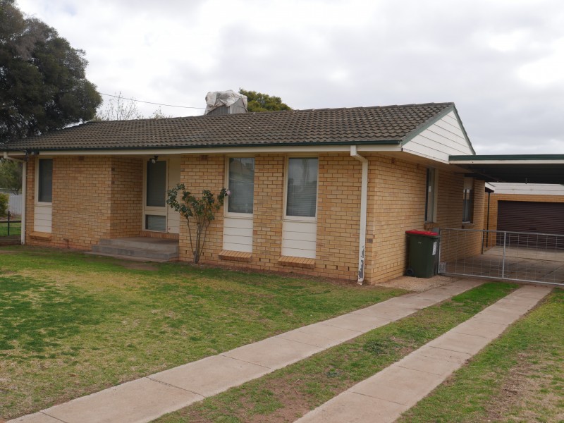15 Gossamer Street, Leeton NSW 2705