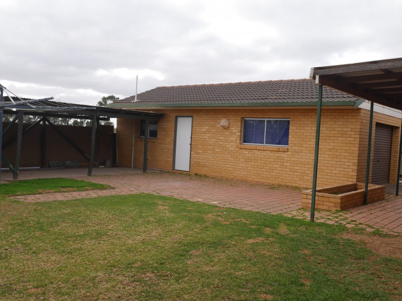 15 Gossamer Street, Leeton NSW 2705