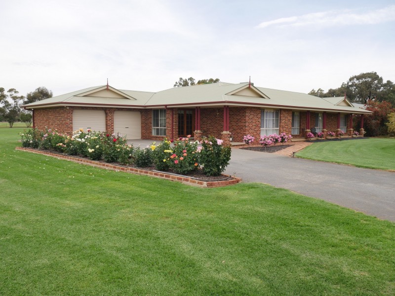 82 Almond Road, Leeton NSW 2705