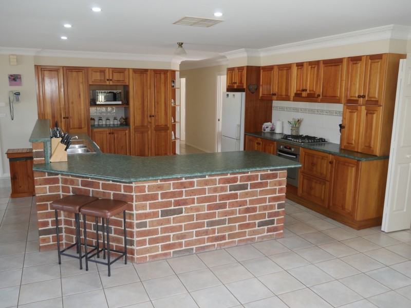 82 Almond Road, Leeton NSW 2705