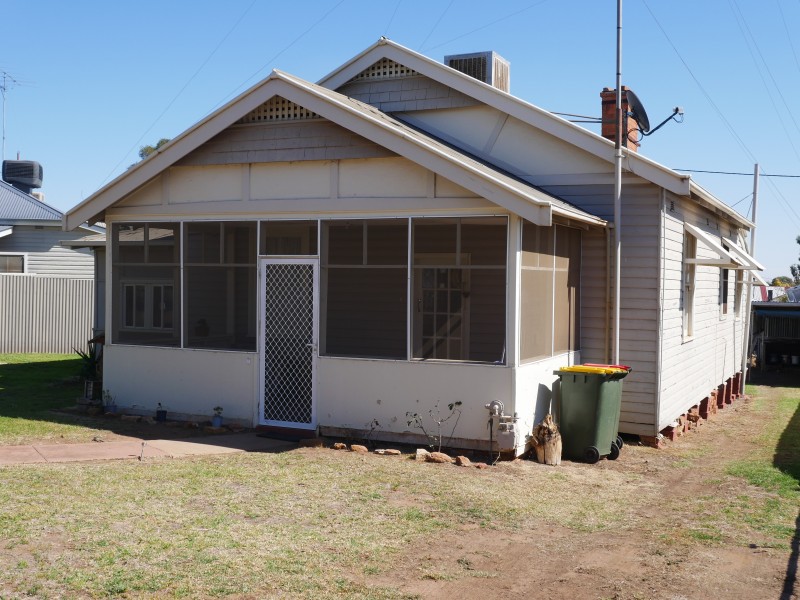 9 Yarran Street, Leeton NSW 2705