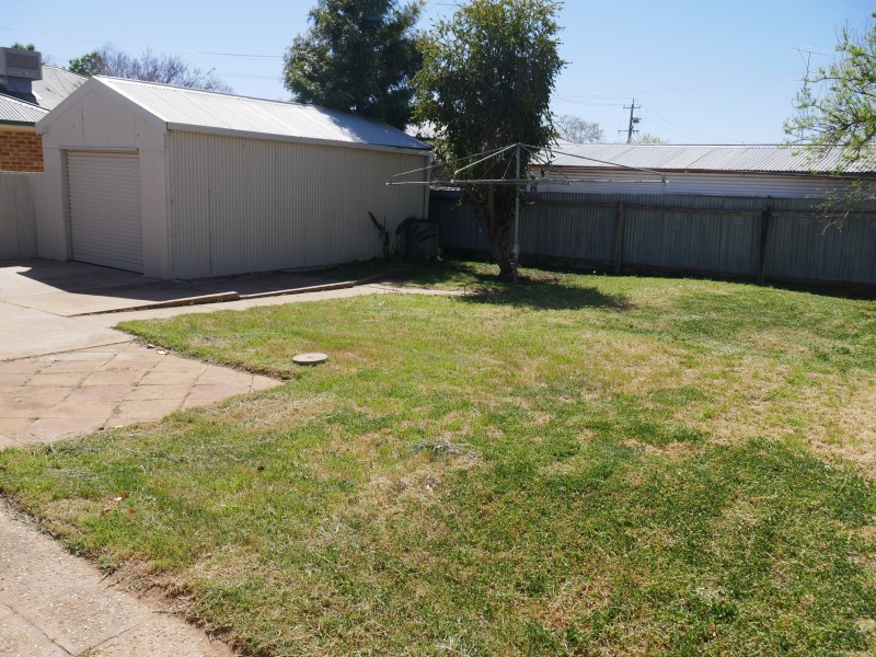 110 Wade Avenue, Leeton NSW 2705