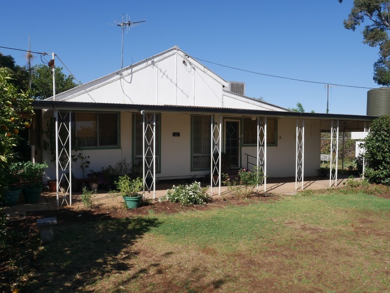 99 Cassia Road, Leeton NSW 2705