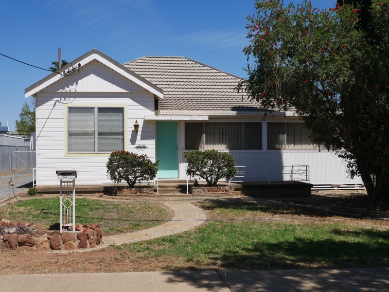 65 Wade Avenue, Leeton NSW 2705