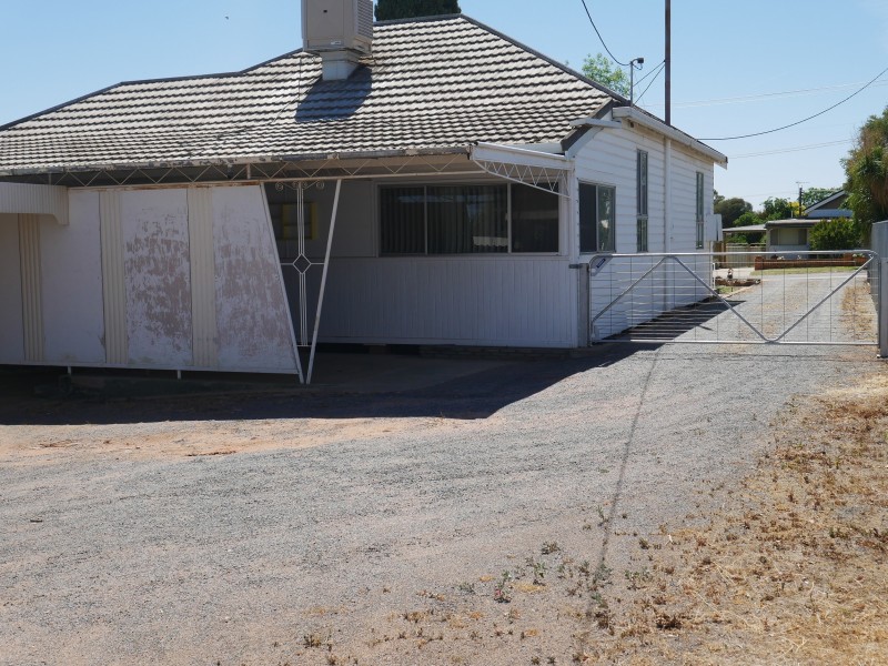 65 Wade Avenue, Leeton NSW 2705