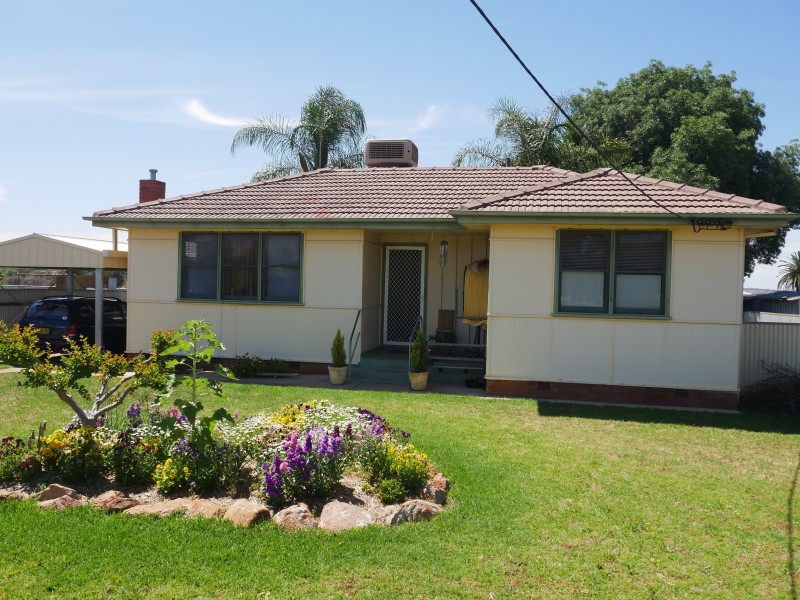 39 Railway Avenue, Leeton NSW 2705